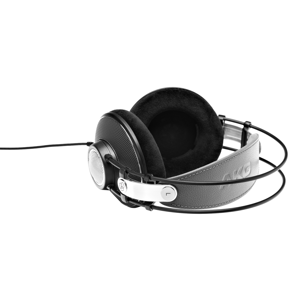 AKG K612 PRO Varimotion driver detail with low-distortion neodymium magnets — AX Store Kuwait