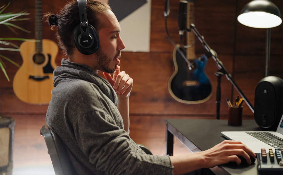 K371 | Over-ear, closed-back, foldable studio headphones