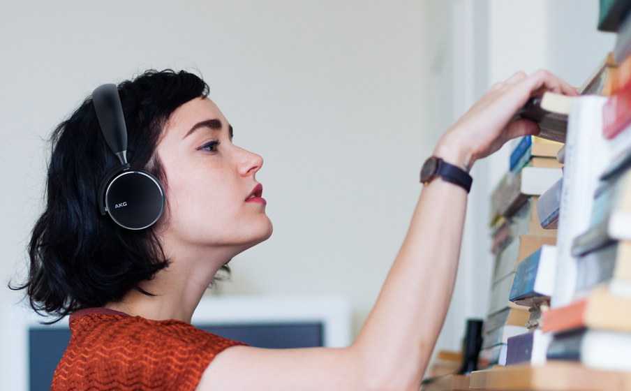 AKG Y500 オンイヤー 折りたたみ式 ワイヤレス Bluetooth ヘッドホン - ブルー (米国バージョン)並行輸入 AKG Y500 Over-the-Head Black Wireless Headphones for sale online