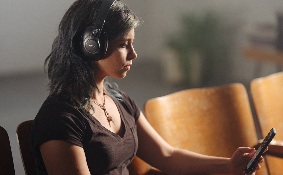 K371 | Over-ear, closed-back, foldable studio headphones