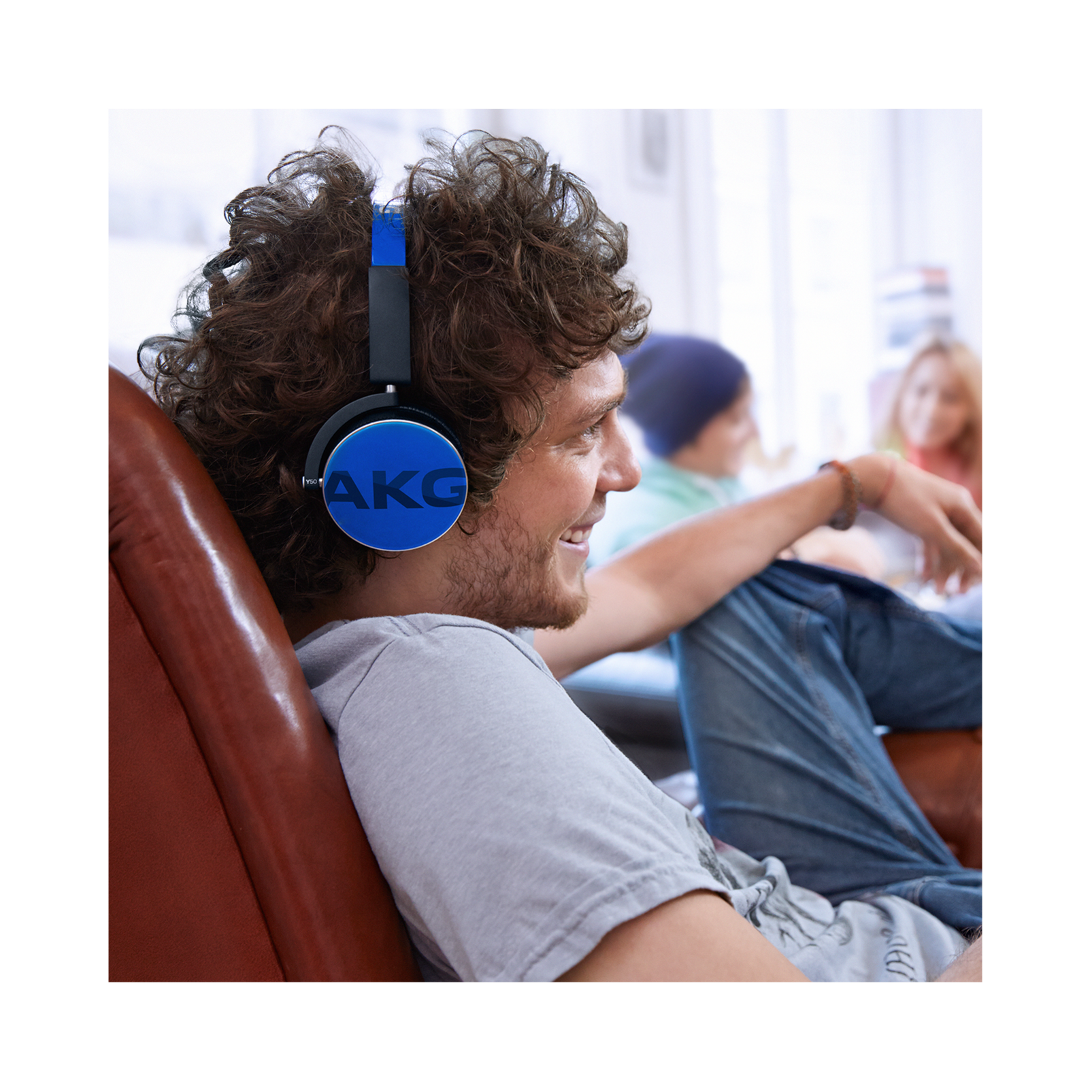 Y50 - Blue - On-ear headphones with AKG-quality sound, smart styling, snug fit and detachable cable with in-line remote/mic - Detailshot 7