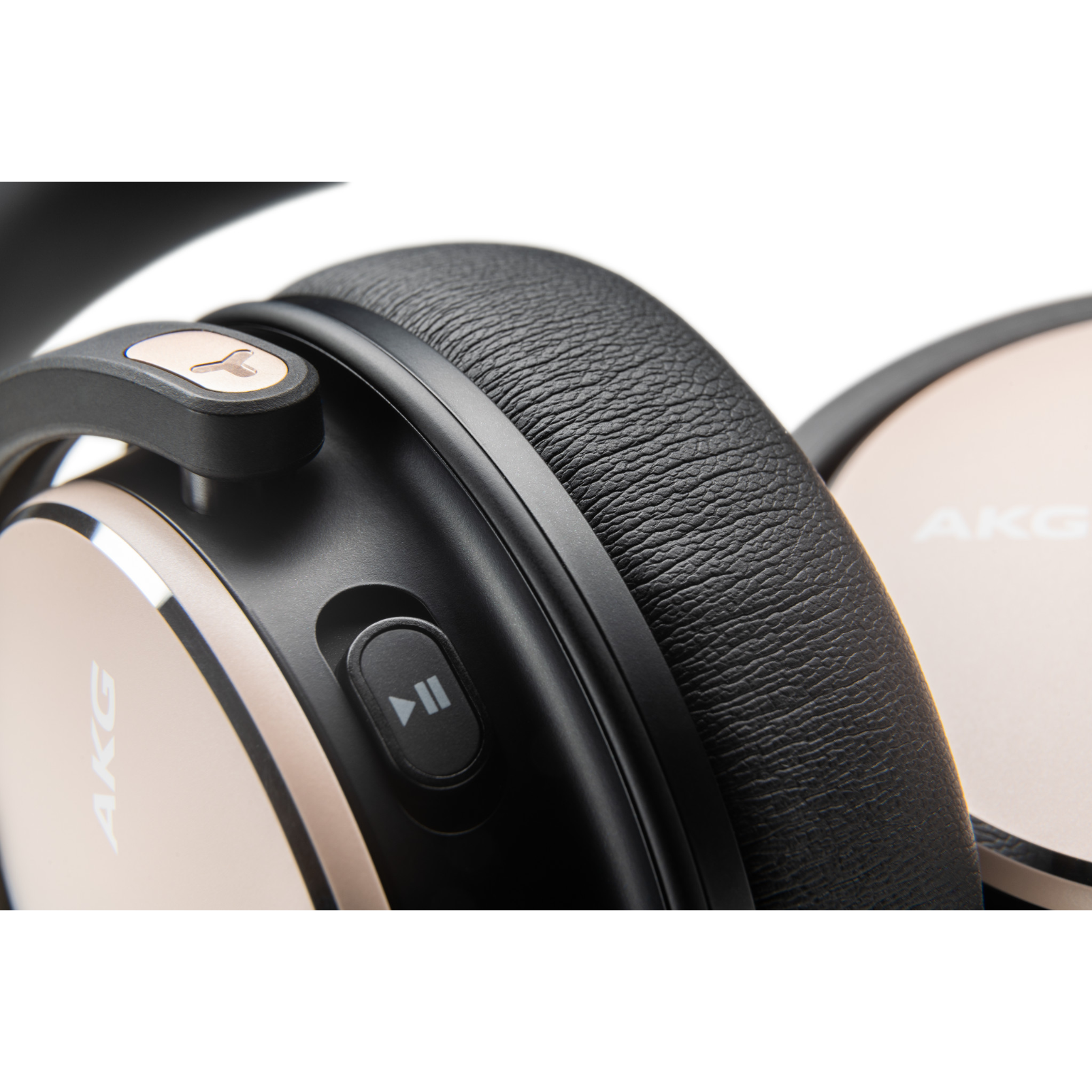 Samsung  Recevez un casque AKG Y600 d'une valeur de 229 € ! - Desk Services