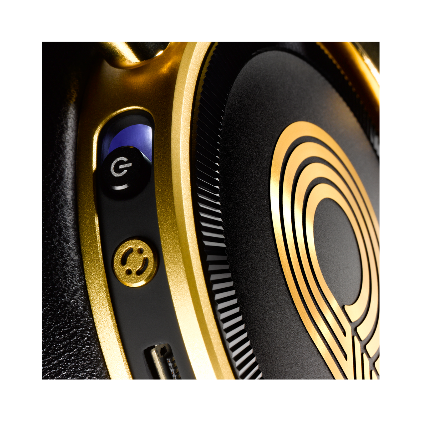 N90Q - Gold - Reference class auto-calibrating noise-cancelling headphones - Detailshot 12