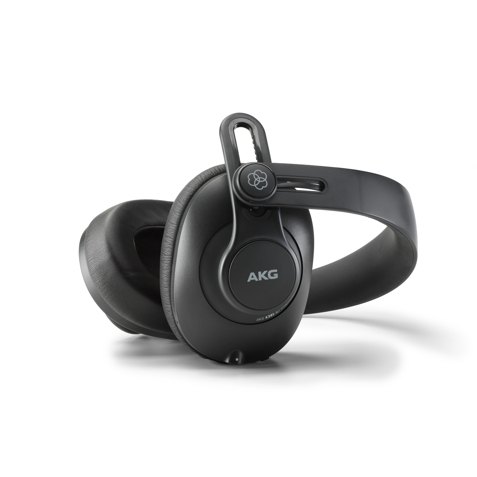 K361BT Overear, closedback, foldable studio headphones with Bluetooth